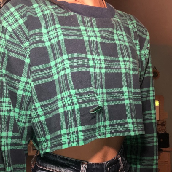 Southern Lady Plaid Raw Hemmed Crop Top - Picture 3 of 7